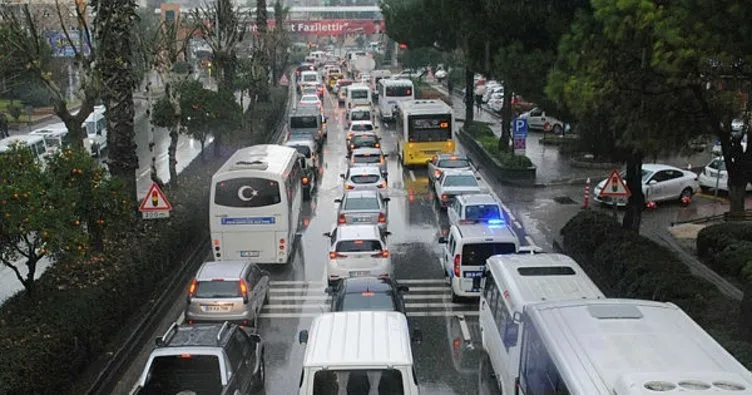 Aydın’da trafik yoğunluğu önlenemiyor