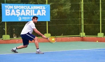 Uşak Belediyesi Tenis Turnuvası’nda ilk servis atıldı