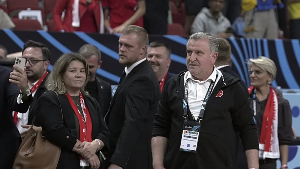 Osman Aşkın Bak: Bütün takımlarımızı, sporcularımızı; milletimizi gururlandırdıkları için tebrik ediyoruz Osman Aşkın Bak: Bütün takımlarımızı, sporcularımızı; milletimizi gururlandırdıkları için tebrik ediyoruz