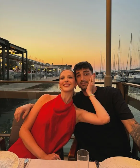 Minik Tatlısesler’in yeni yıl fotoğrafı! İdo Tatlıses, Yasemin Şefkatli ve oğullarından içinizi ısıtacak 2025 pozu!