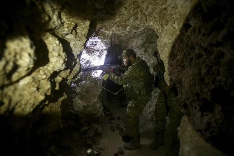 Tel Abyad’daki Ermeni Kilisesi önce DEAŞ sonra PKK tarafından karargah olarak kullanılmış