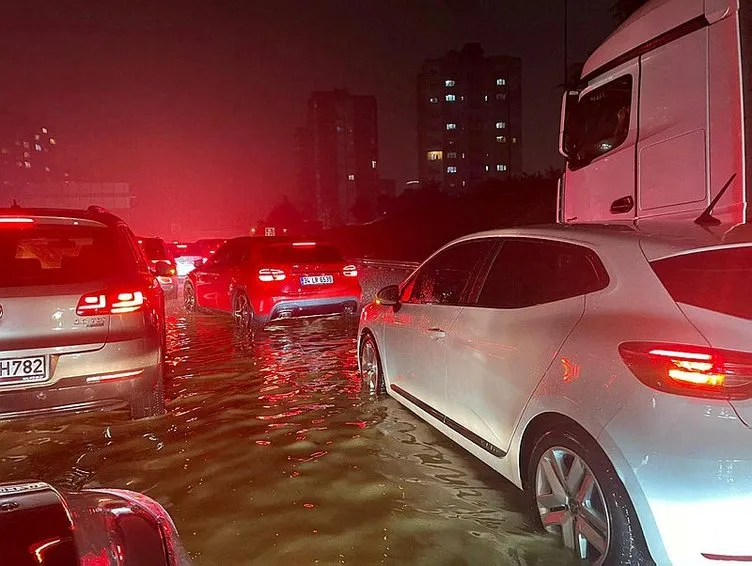 SON DAKİKA | İstanbul'da sağanak yağış etkili oldu! Acı haberler peş peşe geldi: Ölü sayısı 2'ye yükseldi