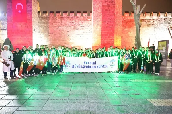 kayseride-19-mayis-coskusu-fener-alayi-ile-basladi-1778927292278.jpg