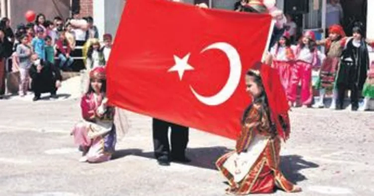 Bugün 23 Nisan, neşe doluyor insan