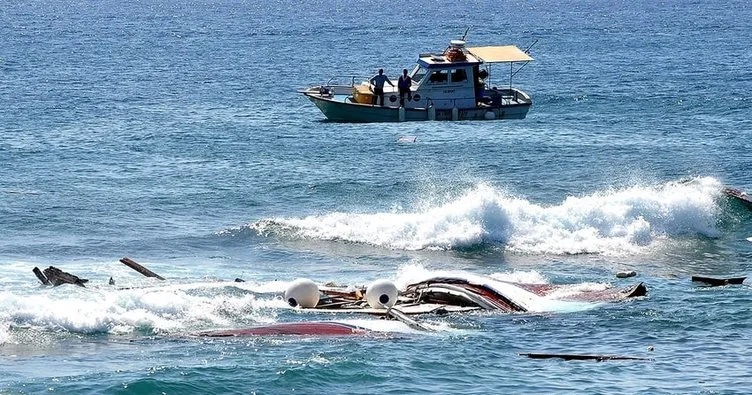 Balıkesir Ayvalık’ta göçmenleri taşıyan tekne battı