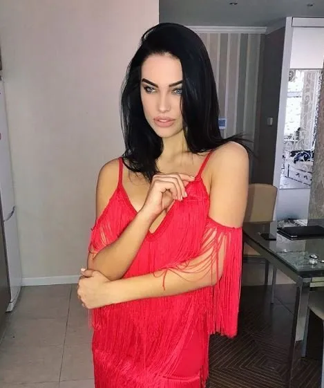 Adriana Lima'nın tahtına göz diken Rus güzel; Dasha Kina