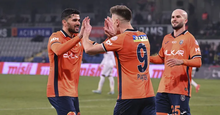 Başakşehir, Sivasspor’u Piatek ile geçti