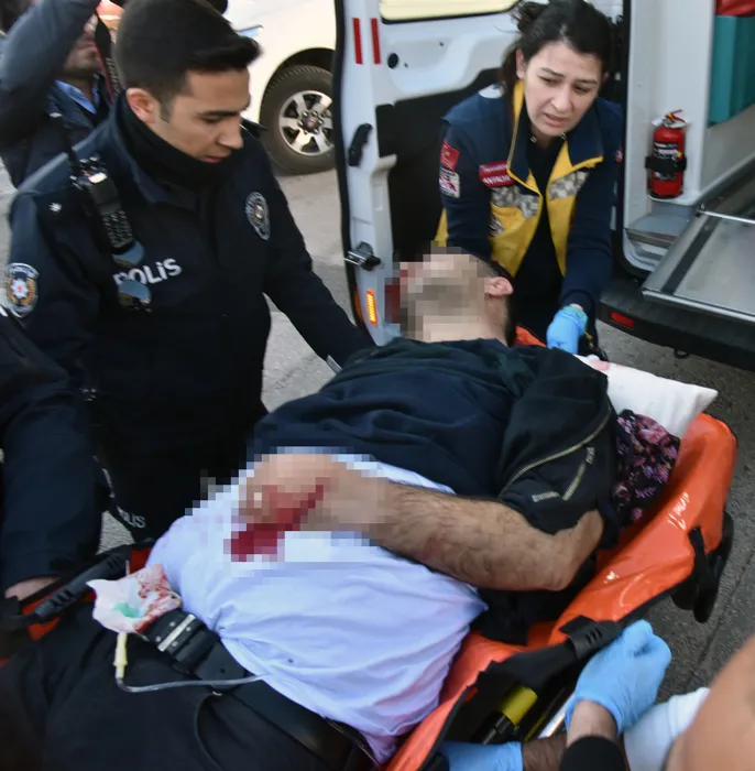 Eski eşini tabancayla öldürüp, kızını yaraladıktan sonra intihara kalkıştı