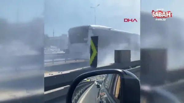 Metrobüsten dumanlar yükselince yolcular tahliye edildi | Video