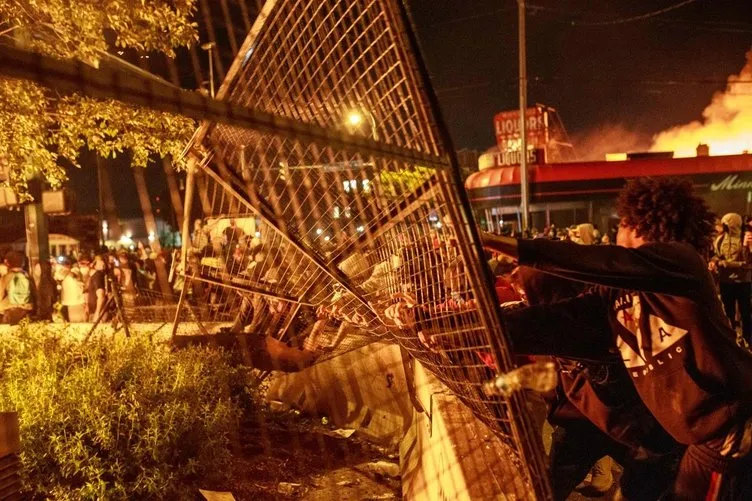 ABD'de George Floyd cinayetine tepkiler sürüyor! Başkent Washington'da şoke eden görüntüler...