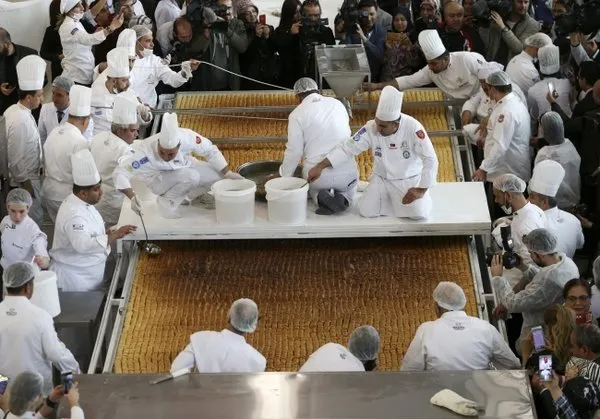 Dünyanın en büyük baklavası başkentte yapıldı