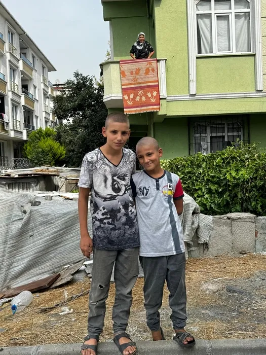 Kağıt toplayan üç kardeşin yürek yakan hikayesi: Babaannelerine bakıyorlar!