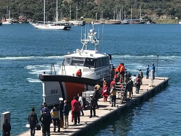 Fethiye'de batan teknede 71 öğrenci ve 6 mürettebat kurtarıldı