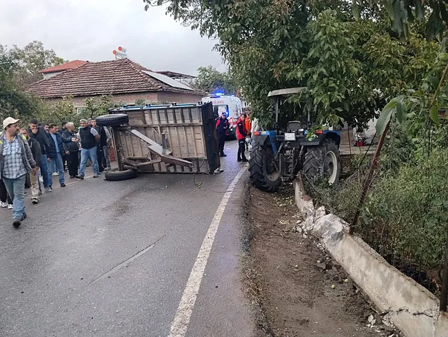 balikesirde-traktor-romorku-devrildi-23-yarali-1790700377516.jpg