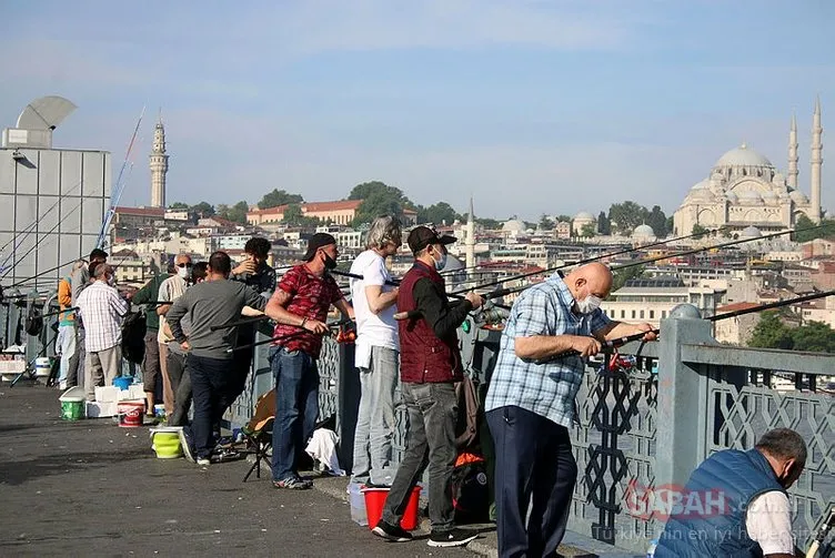 Galata Köprüsü’nde sosyal mesafeyi hiçe sayan balıkçılar drone ile görüntülendi