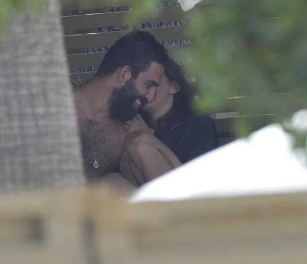 Arda Turan ve sevgilisinin aşk tatili