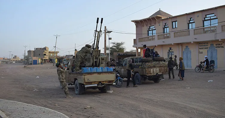 Mali’de silahlı gruplardan kanlı baskın: Savunma Bakanı saldırıda öldü