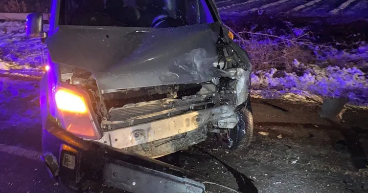 Akçakale’de iki araç çarpıştı: 3 Yaralı