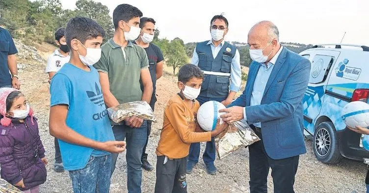 Bakan’ın kutladığı çocuklara hediye