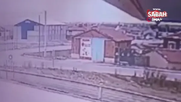 Konya'da takla atan araçtan savrulan sürücü evin çatısına düştü... O anlar kamerada | Video
