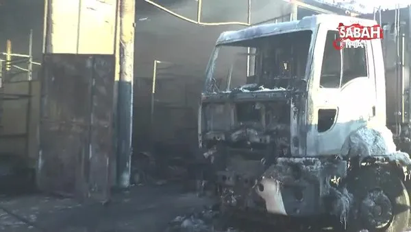 Belediyenin garajında patlama: Makam aracı yandı, çöp toplama aracı hasar gördü | Video