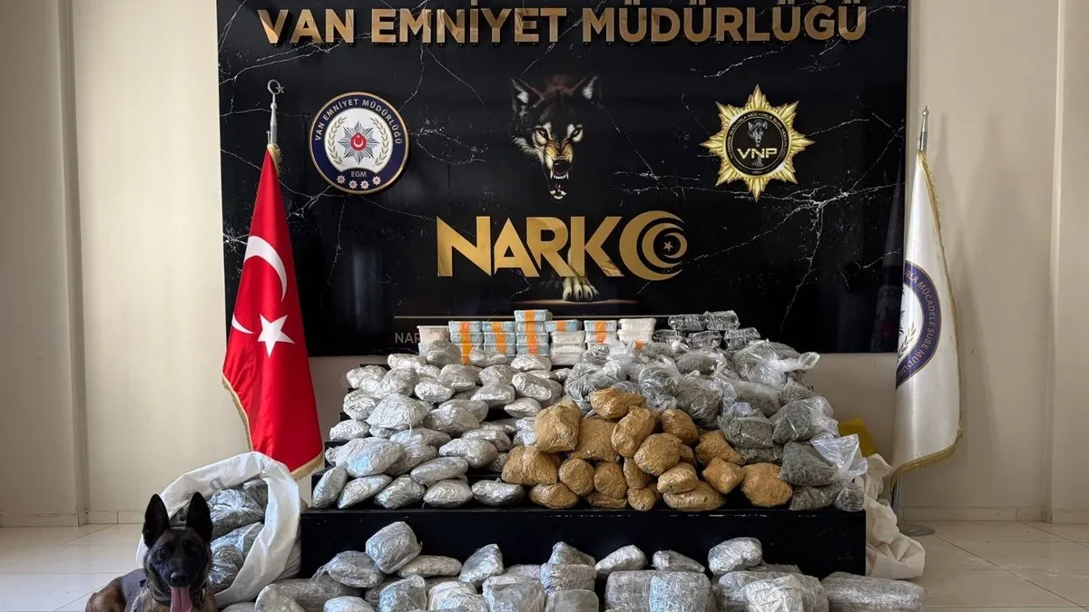 Van'da bir kamyonette 120 kilo uyuşturucu madde yakalandı