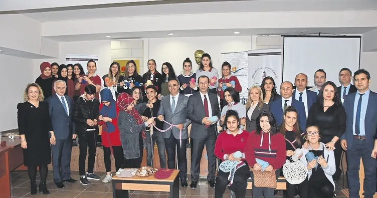 Öğrenciler file ördü