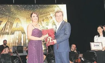 Zara, antik tiyatroda konser verdi