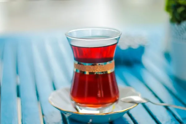 Çayı şekersiz içtiğinizde vücudunuzda olan inanılmaz değişimler!