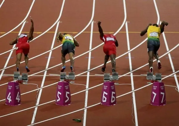 100 metre finalinde piste şişe attı