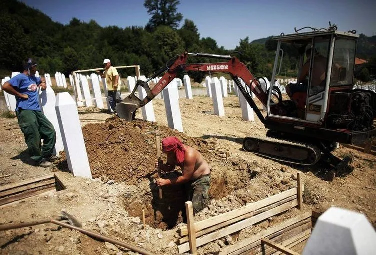 Srebrenitsa katliamının 17. yıldönümü