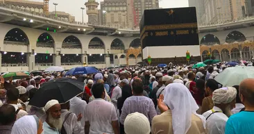 Kabe’de yağmur sevinci