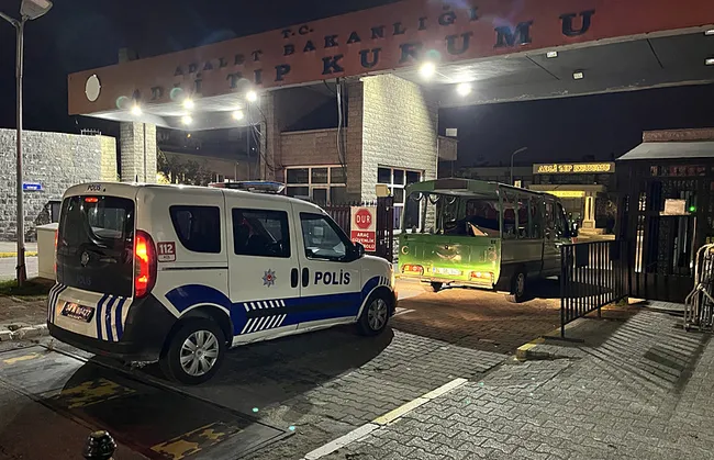 son-dakika-bocek-ailesinin-olumune-iliskin-adli-tiptan-ilk-rapor-iste-oncelikli-bulgu-1763480261389.jpeg Son dakika! Böcek ailesinin ölümüne ilişkin Adli Tıp'tan ilk rapor: İşte öncelikli bulgu