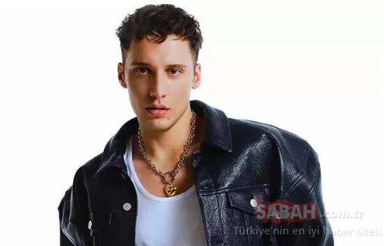 Şarkıcı Edis köyünün sokaklarında traktör kullandı! Memleketlisinden Edis’e Ne iyi ettin de geldin