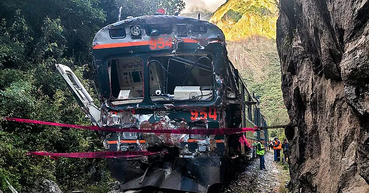Peru’da tren faciası: Kafa kafaya çarpıştılar!