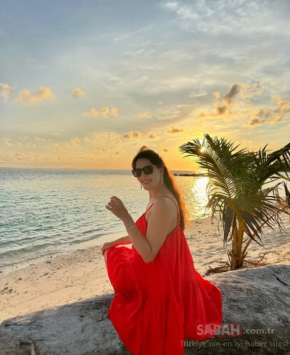 Yıldız Çağrı Atiksoy ve eşi Berk Oktay’tan tatilde aşk pozu! İşte Yıldız Çağrı Atiksoy ve Berk Oktay’ın o pozu!