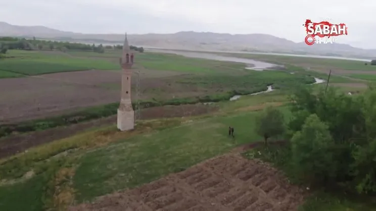 Sular altında kalan köyün 'yalnız minaresi' | Video