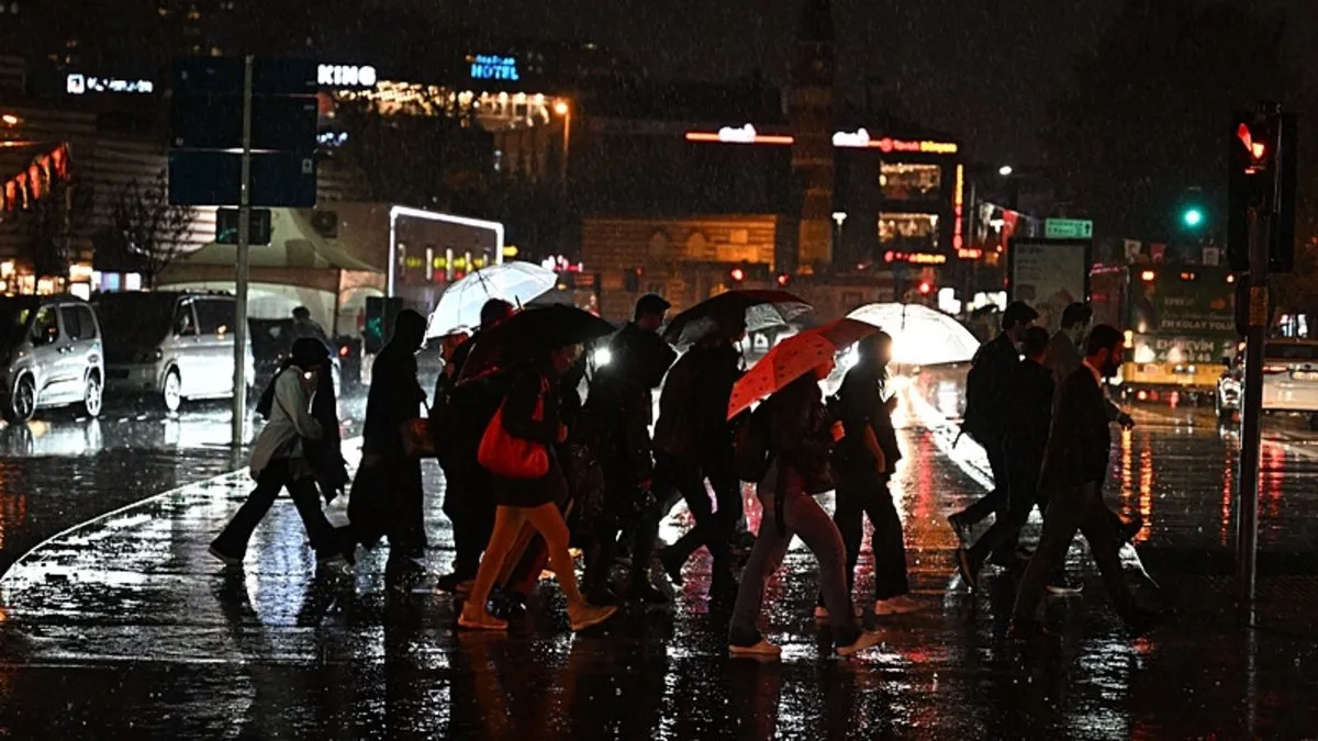 Sağanak yağışlar hayatı felç etti: İstanbul dahil 4 ilde su baskınları! Sağanak yağışlar hayatı felç etti: İstanbul dahil 4 ilde su baskınları!