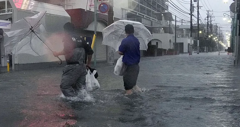 Japonya’da Dujuan Tayfunu alarmı