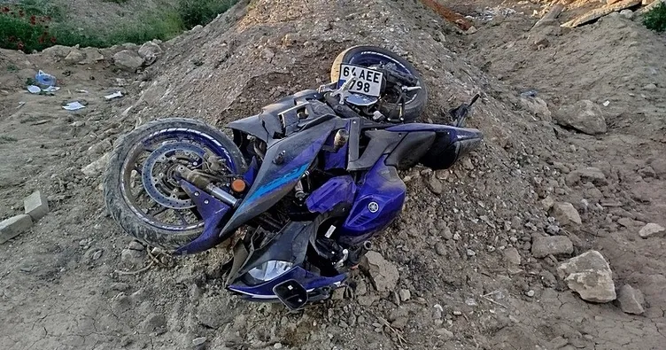 Motosiklet yoldan çıktı, 2 genç öldü