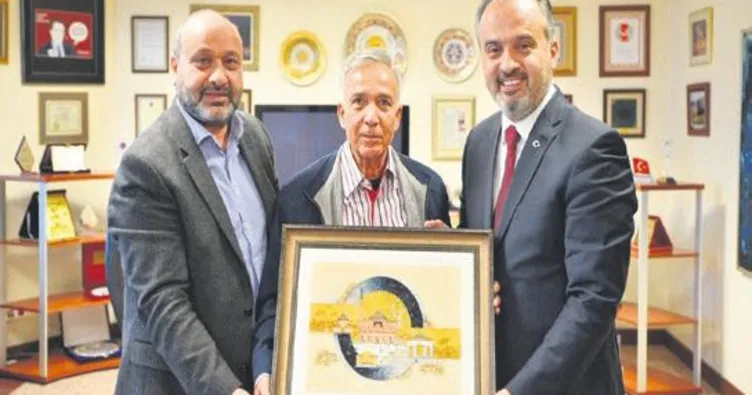 Osman Altınışık’a ipek tablo