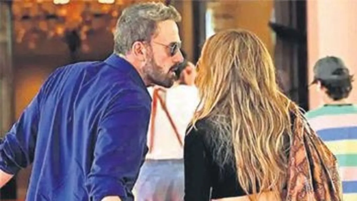 Gözyaşlarını arabada gizlice sildı – Son Dakika Magazin Haberleri