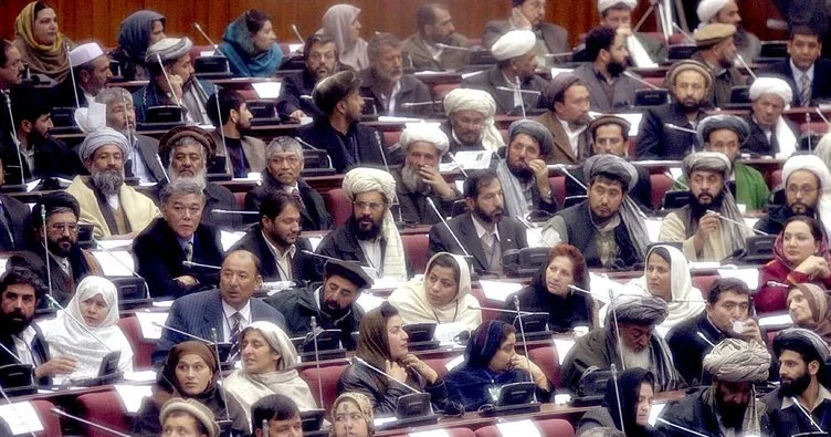 Afganistan’da iki bakan parlamentodan güvenoyu aldı