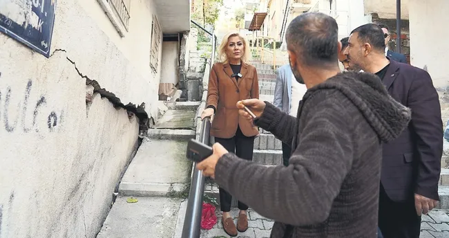 Atamer Mahallesi’nde evler çöküyor