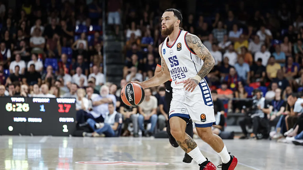 Anadolu Efes'te Mike James ameliyat oldu