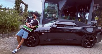 Üvey kardeşine maaş bağlatıp, o paralarla klip çektirmiş