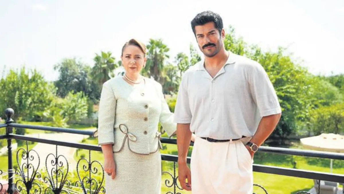 Burak Özçivit ve Sibel Taşçıoğlu'ndan ilk anne-oğul fotoğrafı