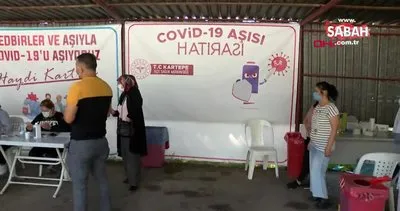Kocaeli’de ’Covid-19 aşı hatırası’ afişi önünde aşı oldular
