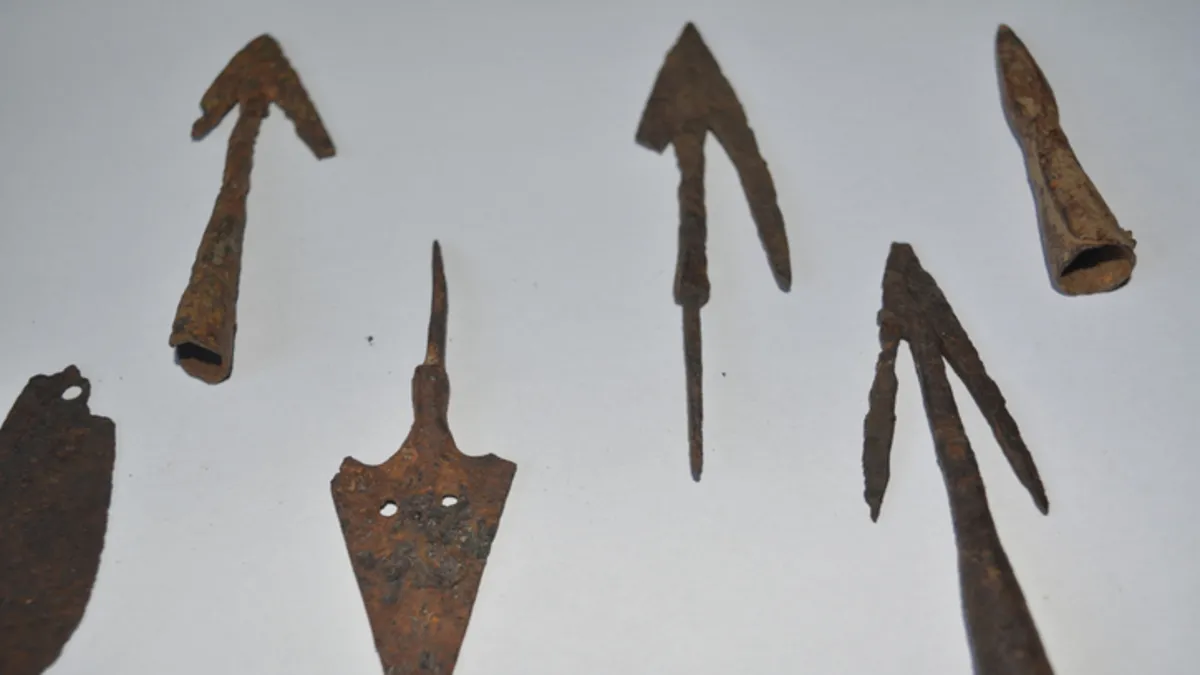 Bahçesindeki taşı incelerken fark etti: 3.300 yıllık sır ortaya çıktı