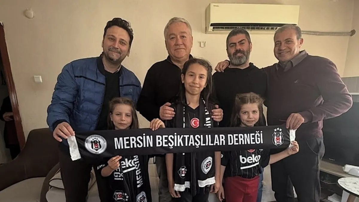 Beşiktaşlı baba üç kızına